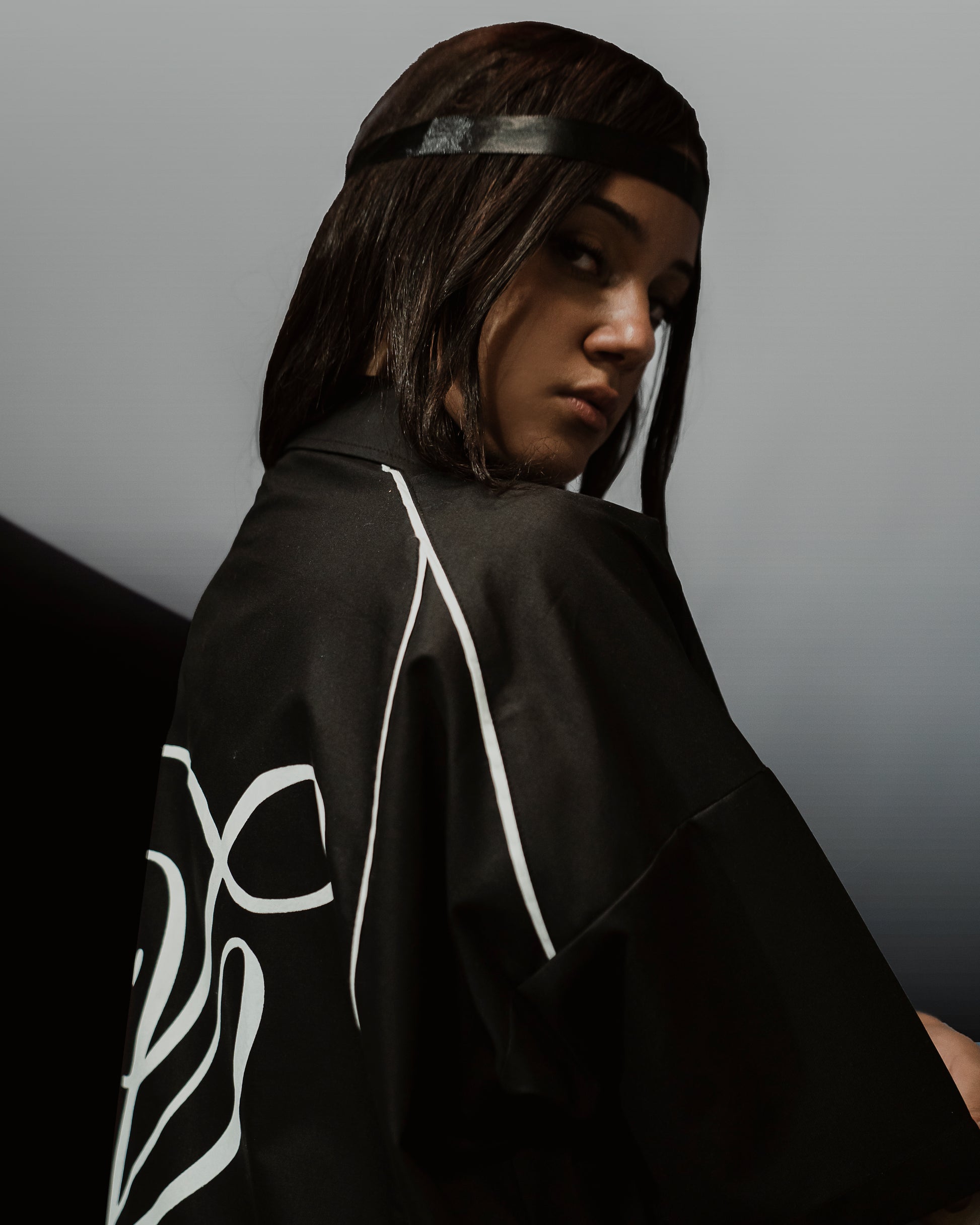 SIGNATURE BLACK SHIRT